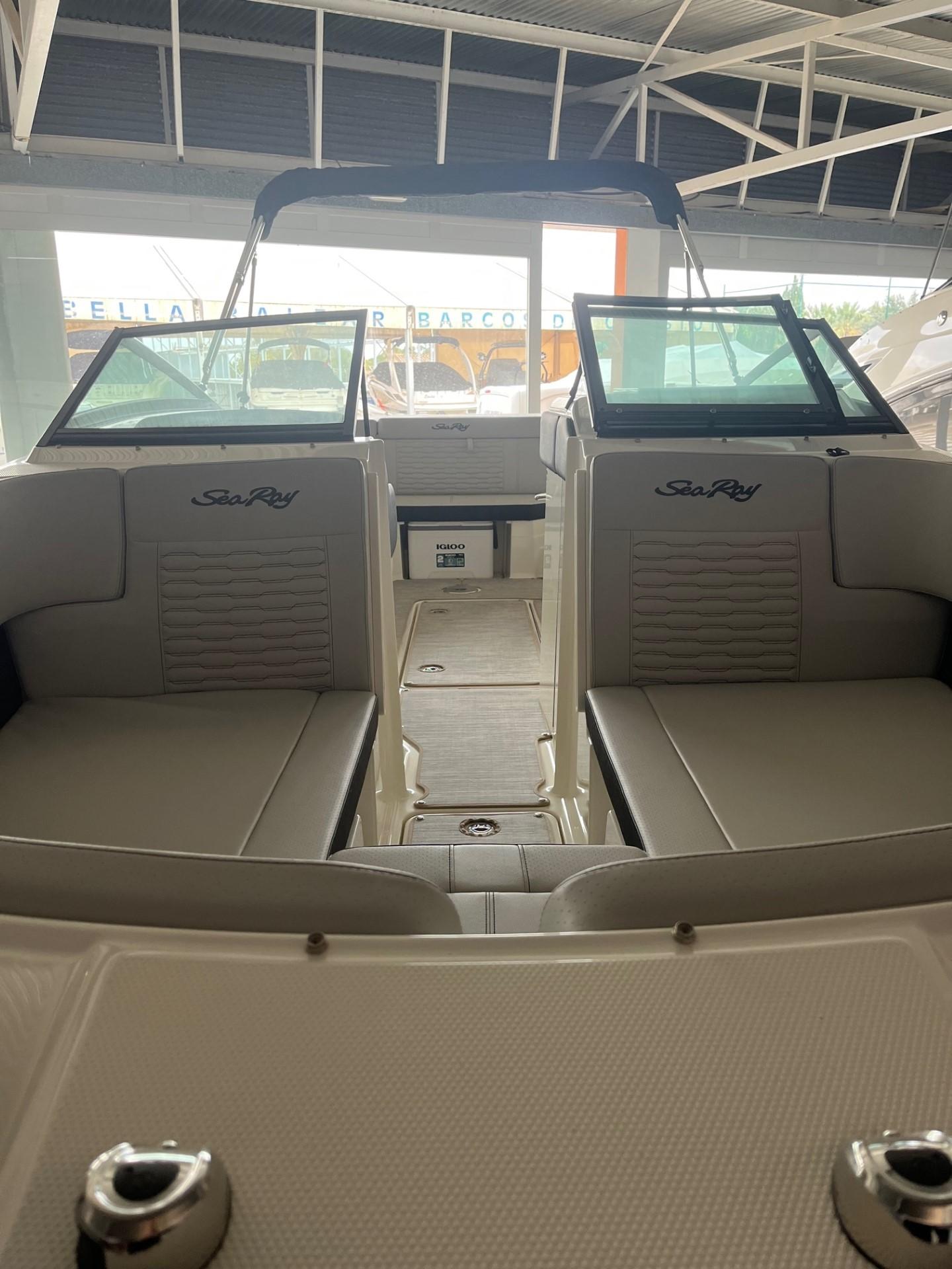 Sea Ray 230 SPX stock 2024 (4)