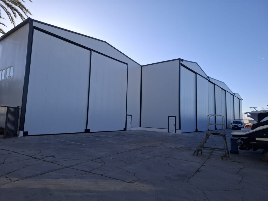   Hiermit erklären wir unseren neuen Raum stolz für offiziell eröffnet, bereit, zu dienen und Erwartungen zu übertreffen.  