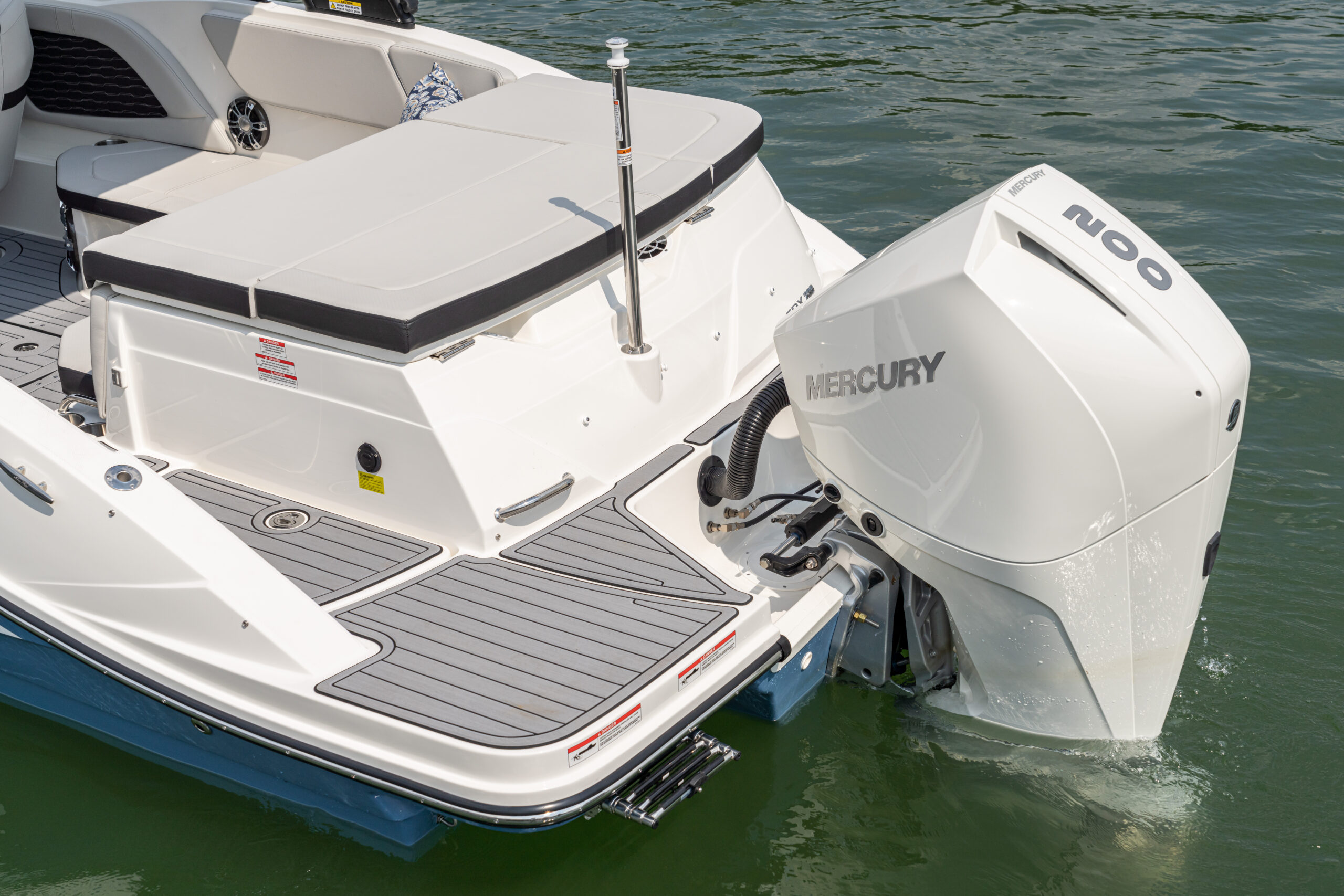 SPX 230 Outboard sunpad, swim platform and engine