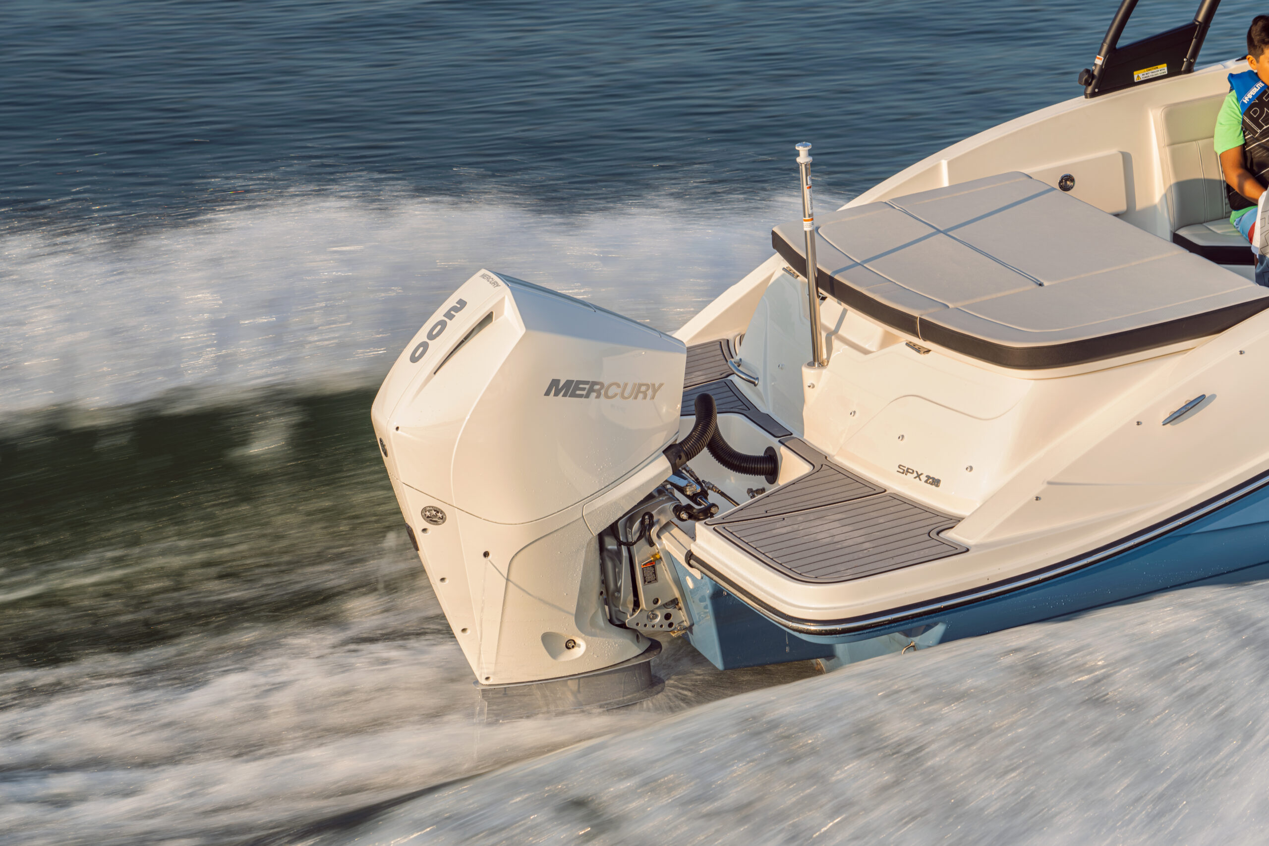 SPX 230 Outboard sunpad, swim platform and engine