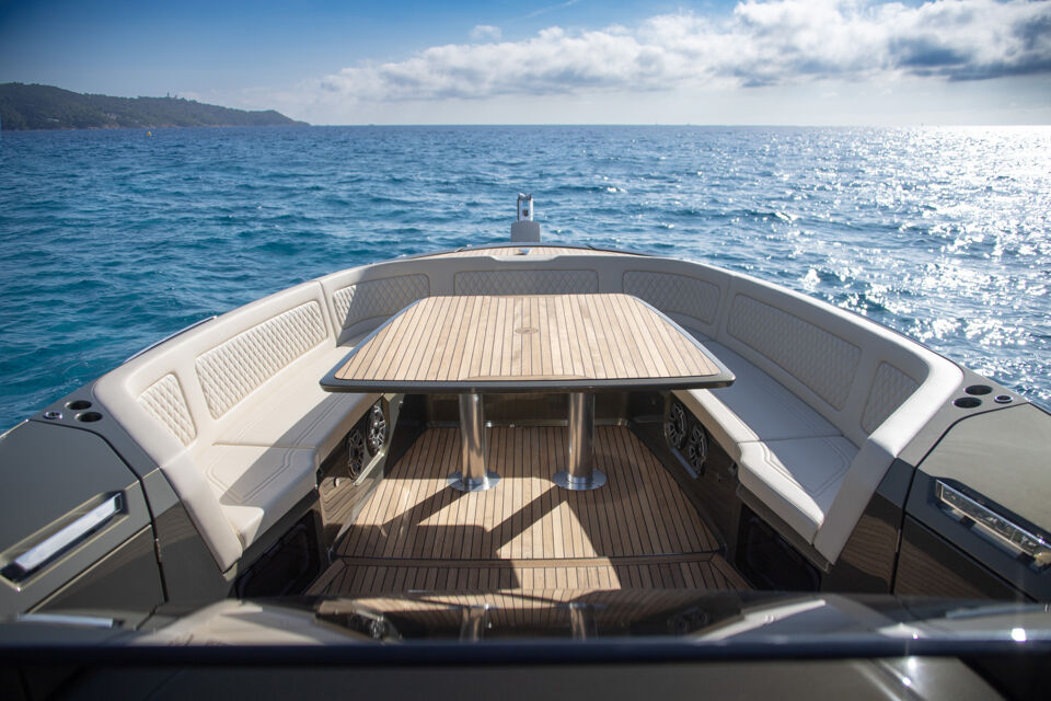 1212-Ghost-Air-table