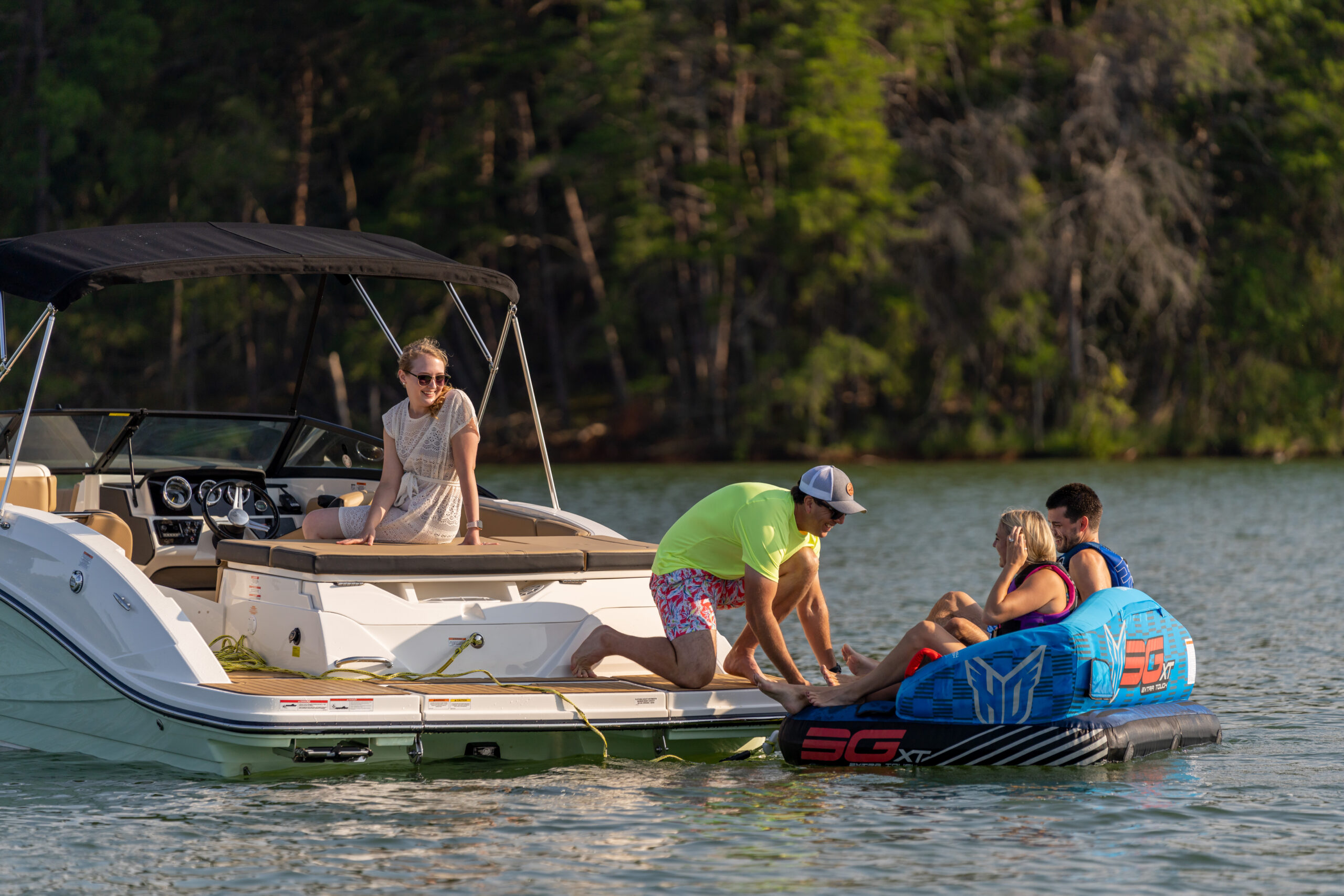 2025-SPX-230-SPX230-lifestyle-port-stern-friends-life-jacket-tubing-02853