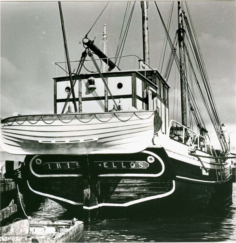 Galeon Iris_1965_LE_upscale_balanced_light_ai_50_tone_enhance_30_color_enhance_30-min